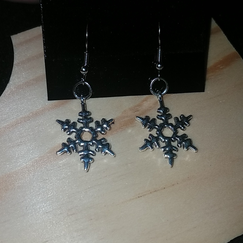 Snowflake earrings